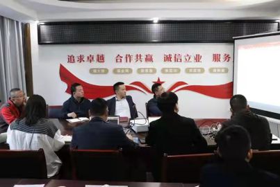 蜀能礦產(chǎn)與億富機(jī)械舉行工作座談